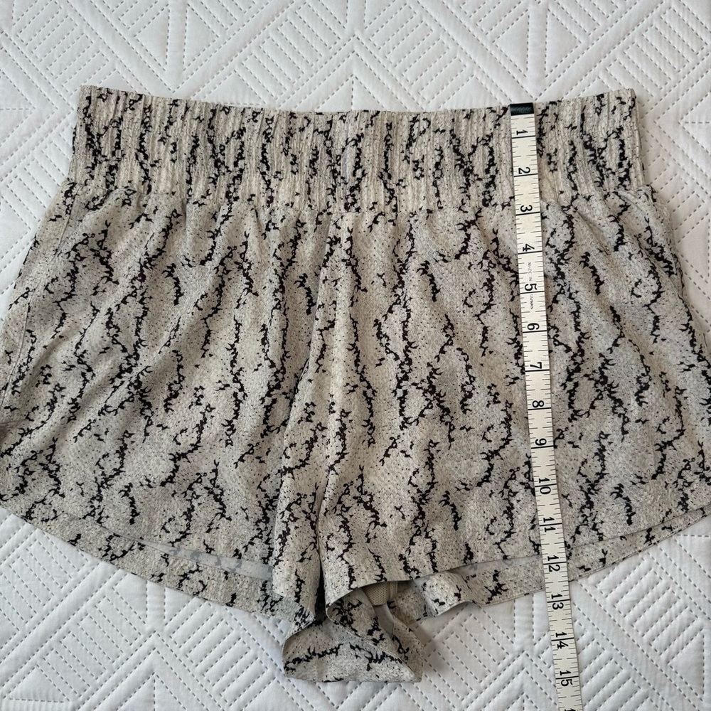 Varley Kallin Running Shorts Snake Print Size S - Picture 6 of 10